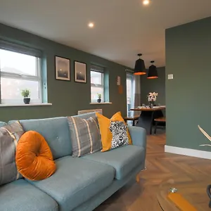 schooner-stays-2-bedroom-centre-of-cardiff-apartment.cardiffhotelswales.com/